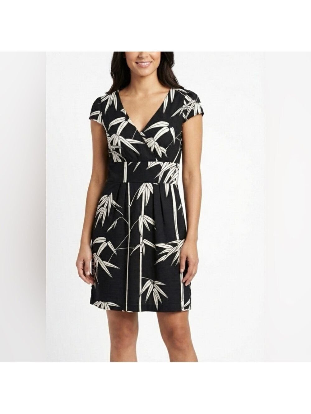 TORI RICHARD 100% Cotton Textured Sateen Black/White Tropical Print Made in USA
